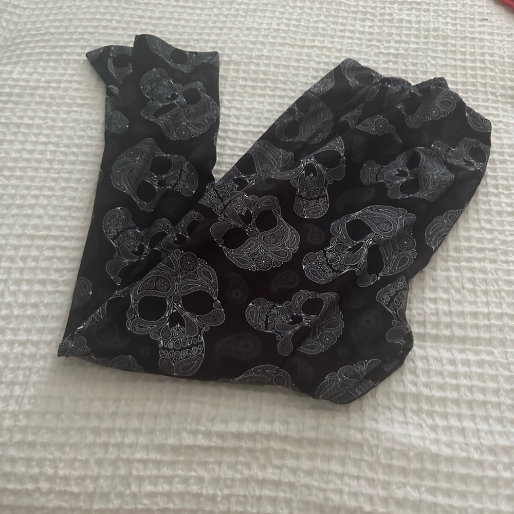 Charlie’s project skull leggings.  Rare  tall and curvy